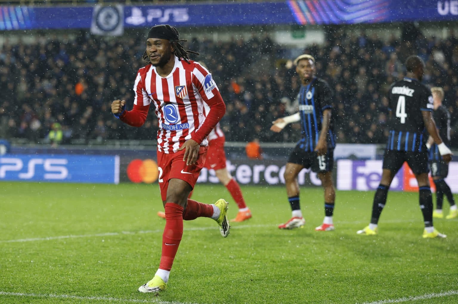 Lookman exalta vitória sobre o Barça: “Nunca é fácil, mas conseguimos o resultado que queríamos”