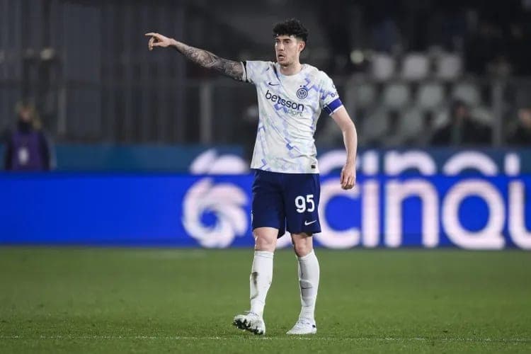 Barcelona avança por Bastoni, mas Inter pede valor considerado alto demais